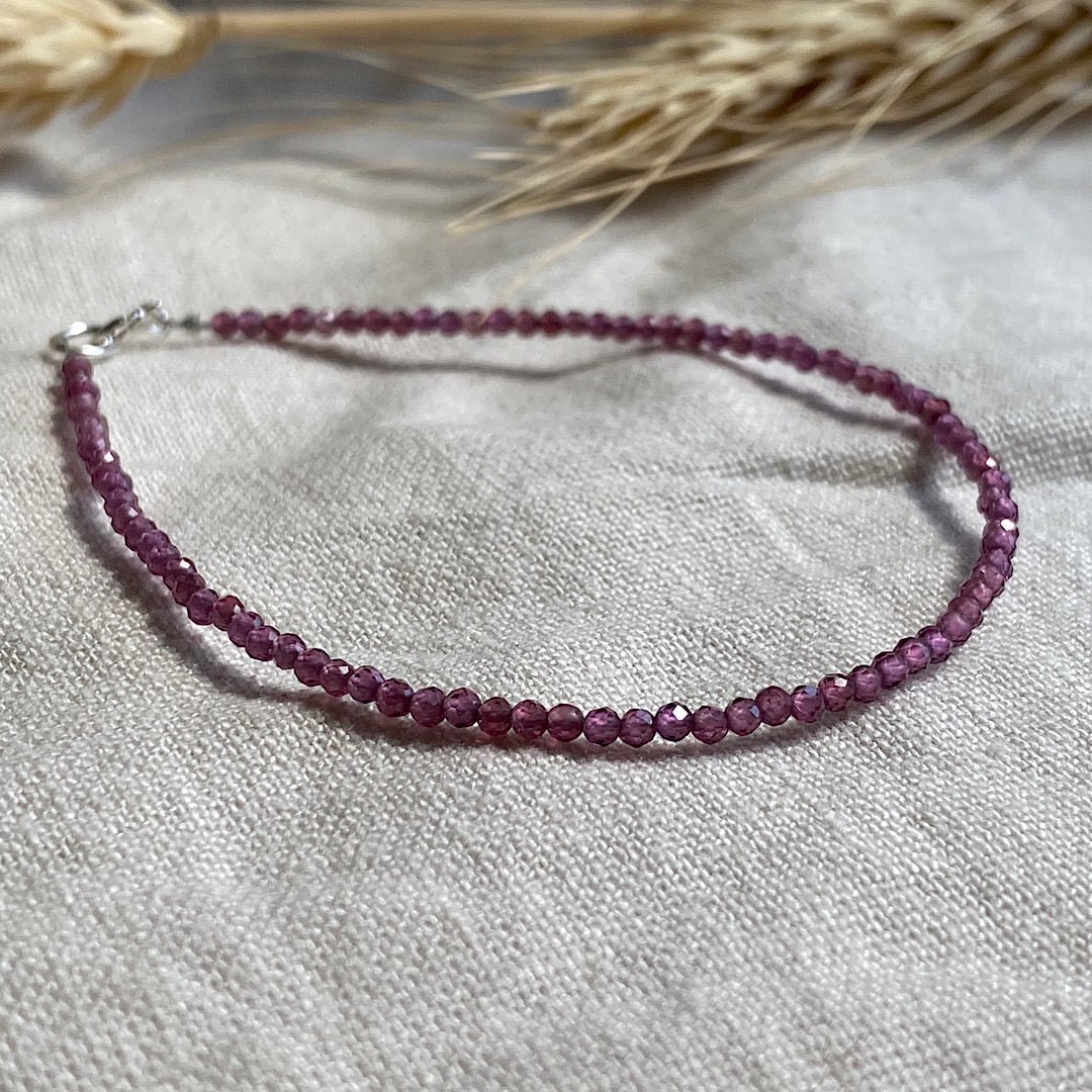 Gemstone beaded bracelet - Garnet - January birthstone